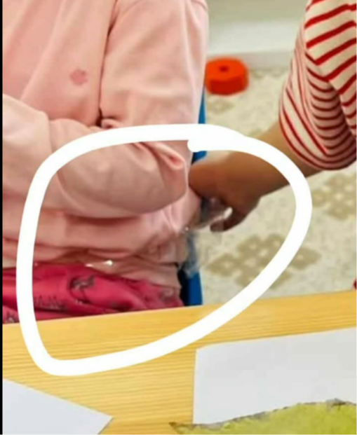 “Сансар гарден” цэцэрлэгийн багш 2 ойтой хүүхдүүдийг ширээ, сандалтай нь скочоор хүлж, өдөржин суулгадаг байжээ